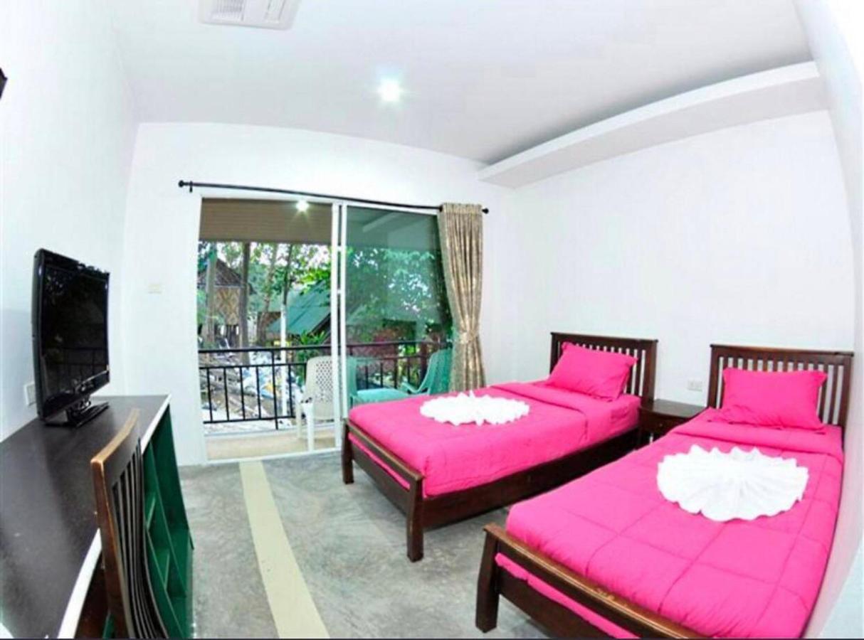 Pp Midnight Hotel Phi Phi Eksteriør billede